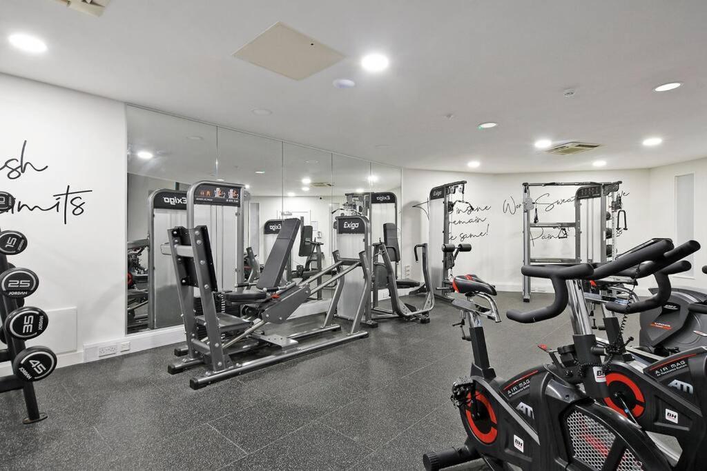 Perfectly Located City Centre Studio Apartment - West One With Free Wifi, Gym Access, Netflix Sheffield Exterior photo